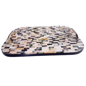 Plateau en bois traditionnel indien avec incrustation naturelle de nacre, poignée en acier, design en résine noire pour la maison et le service - Product Image 3