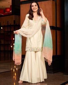 Top bordado de algodón de manga larga y plátano con Sharara Dupatta con doble sombra con bordado de varios colores de cuatro lados - Product Image 2