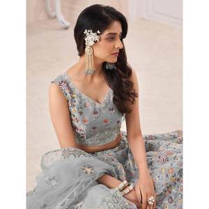 Lehenga Choli de réception en soie grise attrayante avec broderie florale, robes de bal élégantes - Product Image 5