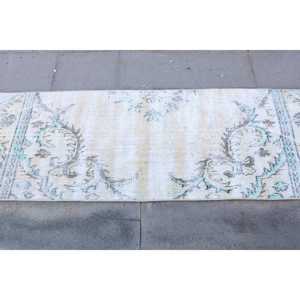 Alfombra Turca Vintage de 2x5.3 pies, Alfombra de Lana Blanca con Diseño de Camuflaje - Product Image 4