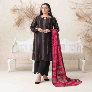 Costumes Panjabi pour femmes-Lehenga Choli pour femmes Costumes 3 pièces de pelouse par Tawakkal Vol DIRRAN Couture personnalisée disponible - Product Image 4