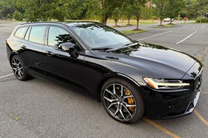 Voiture d'<span class=keywords><strong>occasion</strong></span> bien entretenue et propre, <span class=keywords><strong>Volvo</strong></span> <span class=keywords><strong>V60</strong></span> Recharge T8 Polestar Engineered 2024, prête à être expédiée dans le monde entier. - Product Image 2