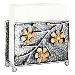 Porte-serviettes en métal de haute qualité avec motif de fleurs plaquées or, argent, brillant, texture martelée, très exigeant - Product Image 1