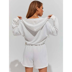 Ensemble de survêtement décontracté ajusté pour femmes, couleur unie, sweat à capuche et short, tenue deux pièces, vente en gros, logo personnalisé, ensemble court - Product Image 4