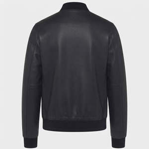 แจ็คเก็ตบอมเบอร์หนังแท้สีดำ ปักลายตามสั่ง แจ็คเก็ตสปอร์ต ซิปเต็มตัว คอและปลายแขนเสื้อถักแบบริบ สไตล์ลำลอง สตรีทแวร์ รับผลิตแบบ OEM - Product Image 5