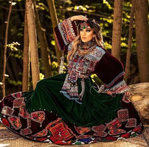 Robes Kuchi faites à la main avec des couleurs vibrantes et une broderie géniale 2024 - Product Image 5