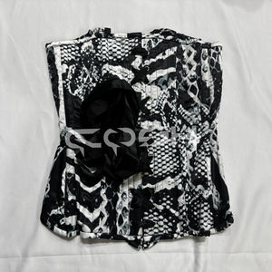 Corset bustier élégant à encolure cœur, motif peau de serpent noir et blanc, pour un look tendance - Product Image 6