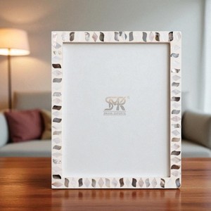 Marco de Fotos Decorativo de Resina de Hueso Hecho a Mano con Incrustaciones de Fósiles Perlados Modernos para Montaje en Pared o Mesa - Product Image 3