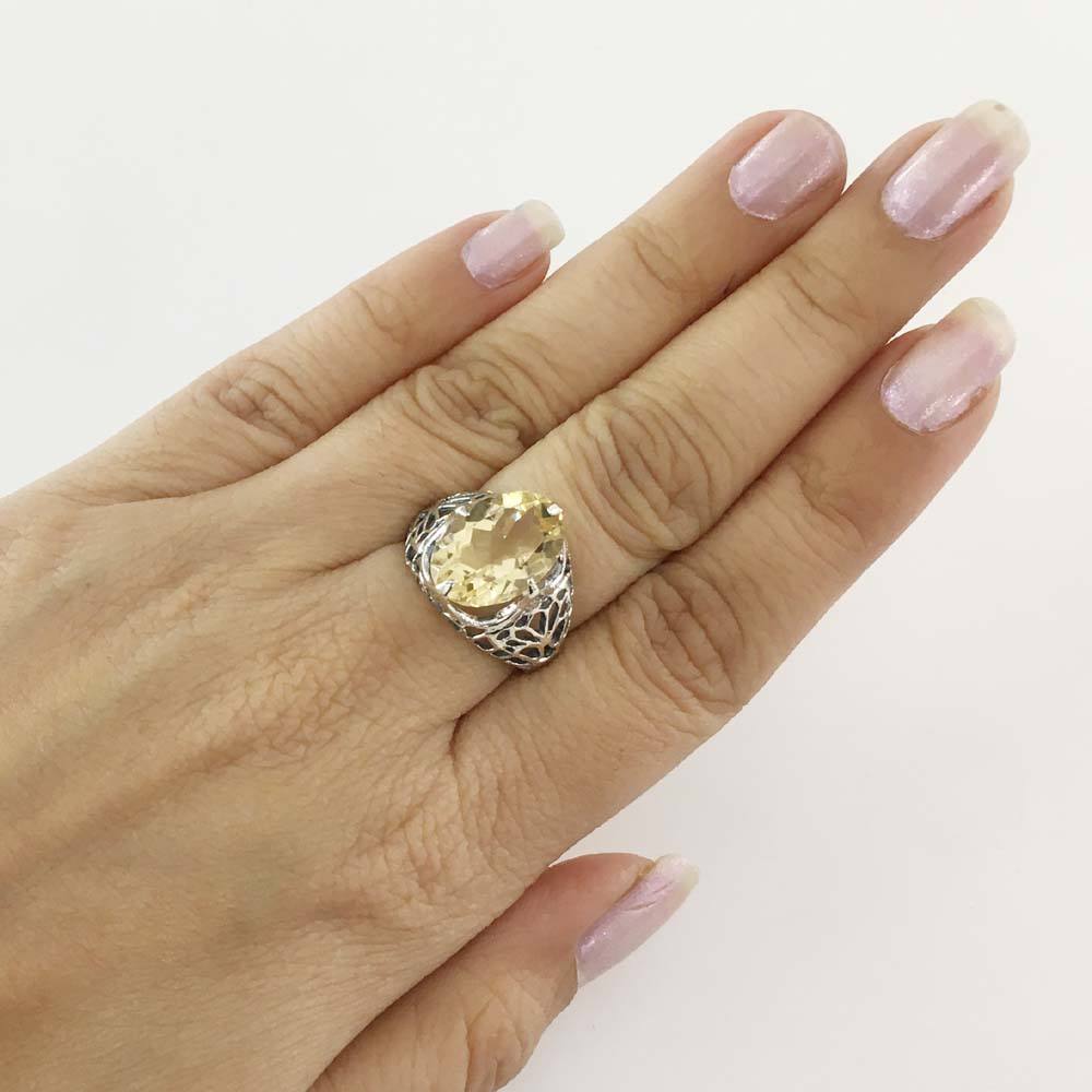 สีเหลือง