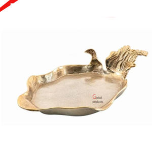 จานเสิร์ฟพร้อมปลาหมึกสีเงินเงางามรูปทรงแปลกทำด้วยมือ - Product Image 5