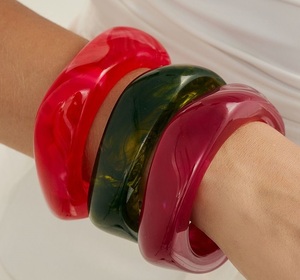 Bracelets tendance faits main en résine imperméable pour femmes – Accessoire de mode élégant, finition premium, personnalisable pour styles ethniques et occidentaux - Product Image 3