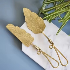 Juego de servidor de pasteles de latón, espátula de hoja cuadrada de estilo victoriano adornado y cuchillo grande - Product Image 2