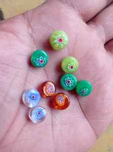 Perles de verre fleur millefiori sur mesure en couleurs assorties tailles et motifs idéal de revente par les magasins de perles. - Product Image 4