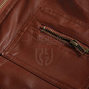 Chaqueta de cuero de PU asequible para hombres Ropa de calle ajustada ligera, colores personalizados disponibles, venta al por mayor directa de fábrica - Product Image 5