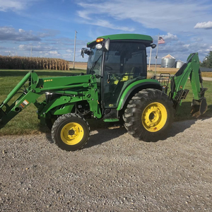 Tracteur agricole multifonctionnel d'occasion 48HP / Chargeuse-pelleteuse John Deere 4320 en stock, prêt à être expédié - Product Image 1