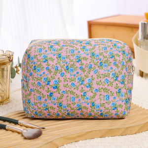 Sacs cosmétiques à motifs floraux - Product Image 5