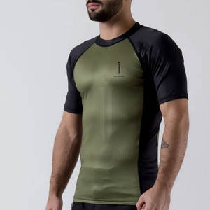 Rash Guard manga corta Rash Guard tamaño personalizado y diseños para hombres ropa deportiva cómoda Rash Guard - Product Image 3