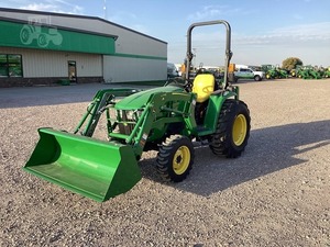Tracteur à chenilles JOHHN DEERE 3032E 40 HP 2024 avec moteur, boîte de vitesses, pompe et roulement - Product Image 6