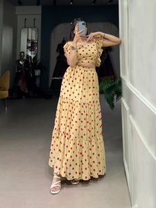 El último traje de diseñador de tendencia hermosa Georgette Lehenga Choli con trabajo de estampado de lunares proveedor y exportador al por mayor - Product Image 3