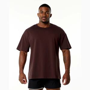 T-shirt à col rond bordeaux pour homme-94% coton, 6% spandex, manches courtes, épaules tombantes - Product Image 1