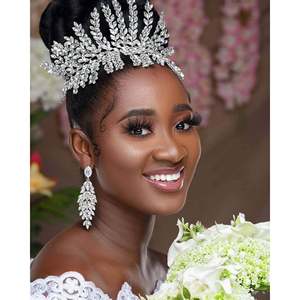 Bridella BHP238-S Serre-tête Couronne en Strass Argenté/Doré pour Mariages, Bals de Promo et Événements Formels - Ajustement Confortable et Sûr - Product Image 4