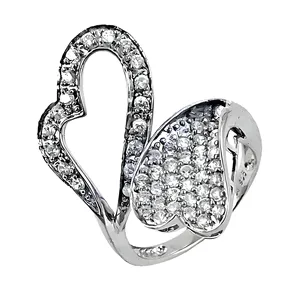 Anillo de Diamantes en Forma de Corazón Chapado en Oro Blanco para Mujer, Diamantes Naturales Color G, Estilo Romántico de Compromiso - Product Image 1