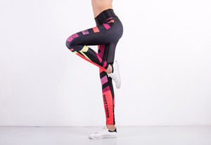 Leggings sérigraphiés ajustés de qualité supérieure, leggings imprimés bouffants sur mesure - Product Image 6
