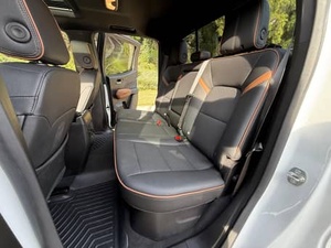 2024G-M-C Canyon AT4 Turbo 4 cylindres 4WD vente rapide avec sièges en cuir caméra arrière livraison porte à porte - Product Image 3