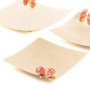 Plateau de service design décoratif en métal avec motifs d'inspiration vintage et couleur noire pour les besoins de service quotidiens - Product Image 4