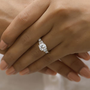 2 Carat Carré Coussin Taille Moissanite Diamant Bague de Fiançailles Cinq Pierres Art Déco Style Proposition Cadeau pour les Femmes Certificat GRA - Product Image 3