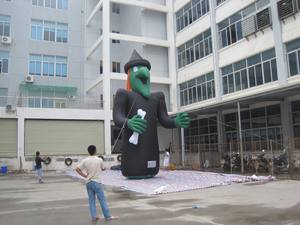 Bruja Inflable para Evento de Halloween - Product Image 2