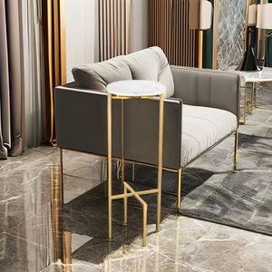Nuestra mesa de bebida de metal redonda contemporánea ofrece un aspecto contemporáneo suave con su diseño Redondo y tono de color dorado cálido - Product Image 5