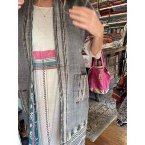 Veste en laine Desi brodée à la main, bleu frais, style Kutch, élégante, avec broderie complexe - Product Image 2