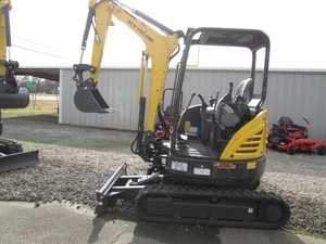 Mini pelleteuse d'occasion 2023 pour E26C avec moteur et boîte de vitesses Capacité du godet de 0.22m Garantie 1 an à vendre - Product Image 4