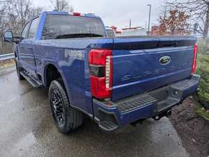 Ford Super Duty F-350 SRW LA-RIAT 2026, Camioneta de Cabina Doble 4x4, Ruedas de 18 Pulgadas, Cuero y Techo Solar Panorámico Disponible - Product Image 4
