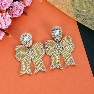 Boucles d'oreilles faites à la main, broderie de perles de rocaille, bijoux en strass, accessoires de fête de mariage, accessoires de déclaration de luxe - Product Image 1