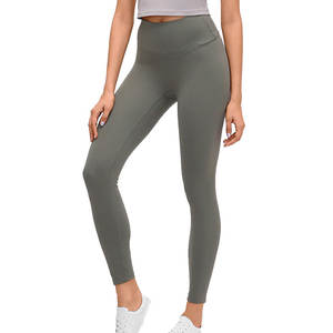 Leggings de yoga pour femmes, derniers modèles, solides, écologiques, respirants, longueur genou, taille élastique de haute qualité, fabriqués au Pakistan pour la vente en gros - Product Image 1
