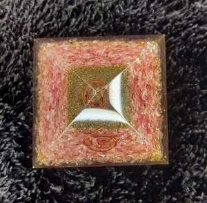 Pyramide d'orgone en Quartz Rose aide à neutraliser le smog électronique guérison Reiki et pyramide de pierres de guérison en cristal - Product Image 5