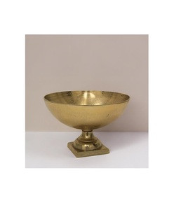 Cuenco de latón con motivo en relieve y base ancha hecho a mano para la decoración del hogar de lujo o celebraciones tradicionales - Product Image 3