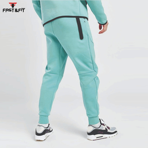 Nuevo estilo Venta caliente Impresión de alta calidad Hombres personalizados Entrenamiento Contraste Color Chándal en diferentes estilos Hecho en Pakistán - Product Image 4