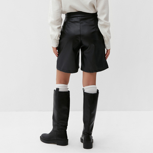 2025 Fabricant de shorts en cuir pour femmes en gros avec boutons, beaux shorts avec poches, shorts imperméables et texturés - Product Image 3