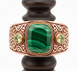 Bracelet jonc unisexe style bohème, plaqué or, perles tibétaines, cabochon en malachite, cadeau d'anniversaire artisanal - Product Image 2