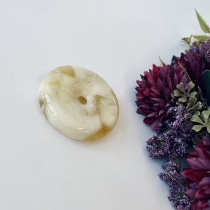 Colgante de Ámbar Báltico Amarillo y Blanco en Forma de Donut, Collar de Ámbar Natural Circular - Product Image 3