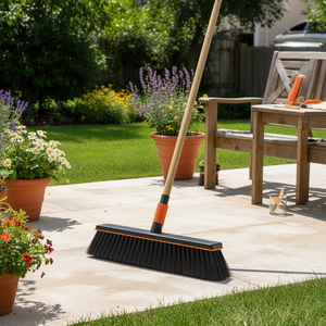 FISKARS ไม้กวาดอเนกประสงค์สำหรับกลางแจ้งและลานบ้าน 290 มม. ด้ามพลาสติก - Product Image 3