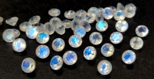 Piedra lunar arcoíris natural Corte redondo 3mm Facetado Calidad AAA-Piedra lunar arcoíris llamativa azul superior Piedra preciosa suelta - Product Image 4