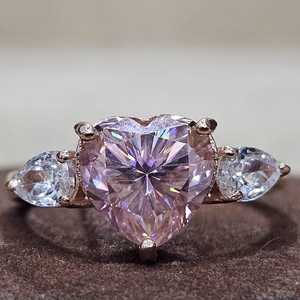 Anillo de Compromiso de Plata de Ley 925 con Incrustaciones de Moissanita Rosa en Forma de Corazón, Certificado por GRA, VVSD Original, Chapado en Oro Rosa - Product Image 1