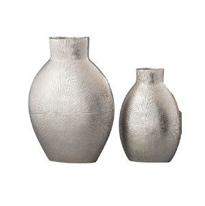 Jarrón de Metal Pulido Brillante de Primera Calidad con Diseño Decorativo Perfectamente Elaborado para Exhibición Elegante de Flores con Acabado en Oro Crudo - Product Image 5