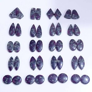 Cabochon en quartz eudialyte de qualité supérieure, pierre précieuse en vrac pour la fabrication de bijoux (pendentifs, bagues, boucles d'oreilles) – Disponible à la vente - Product Image 3
