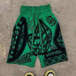 Short en coton surdimensionné délavé à l'acide pour hommes personnalisé 100% lourd avec impression DTG à motif solide et décontracté - Product Image 6