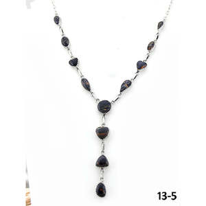 Collier artisanal du Sud-Ouest avec incrustation de style unique en argent sterling et serti de pierres noires - Product Image 2